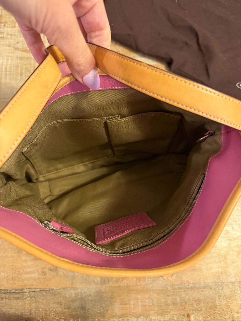 Vintage pink suede Coach shoulder bag and clasp closure.VGUC - Picture 2 of 3